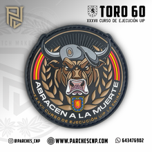 Cargar imagen en el visor de la galería, EMBLEMA CONMEMORATIVO TORO 60 - CURSO XXXVII DE EJECUCIÓN PARA U.I.P.
