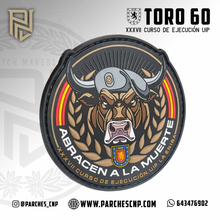 Cargar imagen en el visor de la galería, EMBLEMA CONMEMORATIVO TORO 60 - CURSO XXXVII DE EJECUCIÓN PARA U.I.P.
