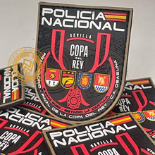 Cargar imagen en el visor de la galería, EMBLEMA CONMEMORATIVO DISPOSITIVO POLICIAL FINAL COPA DEL REY - SEVILLA 2023
