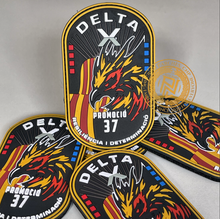 Cargar imagen en el visor de la galería, EMBLEMA PROMOCIÓ XXXVII MOSSOS D´ESQUADRA SECC DELTA X AÑO 2024
