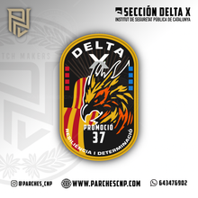 Cargar imagen en el visor de la galería, EMBLEMA PROMOCIÓ XXXVII MOSSOS D´ESQUADRA SECC DELTA X AÑO 2024
