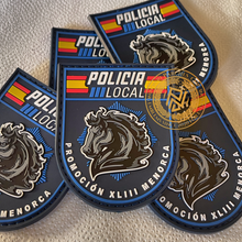 Cargar imagen en el visor de la galería, EMBLEMA CONMEMORATIVO PROMOCIÓN XLIII DE LAS POLICIAS LOCALES DE MENORCA - BALEARES
