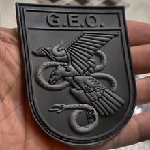 Cargar imagen en el visor de la galería, EMBLEMA GRUPO ESPECIAL DE OPERACIONES (G.E.O.)
